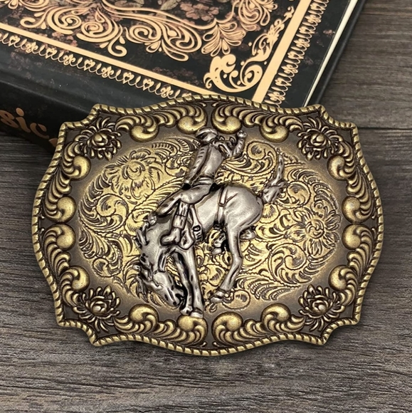 Rodeo horse cowboy belt buckle - Picture 3 of 3